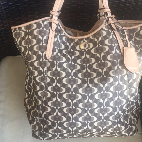 COACH Peyton Dream C ToteBag - Picture 7 of 16